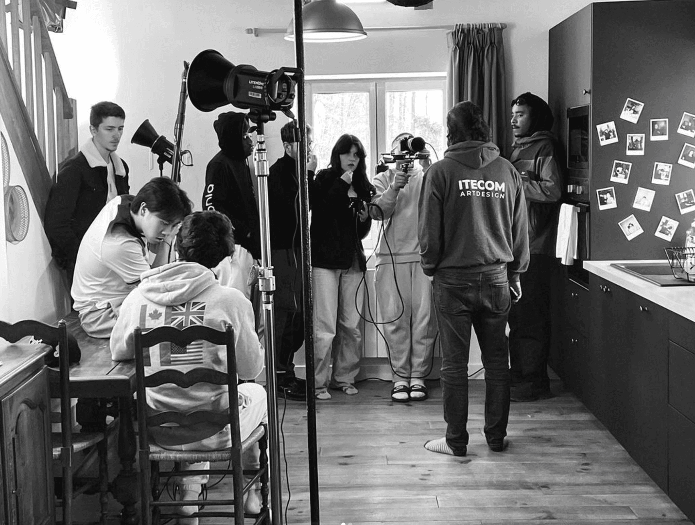 Photo des étudiants formation Montage Video en tournage pour un projet