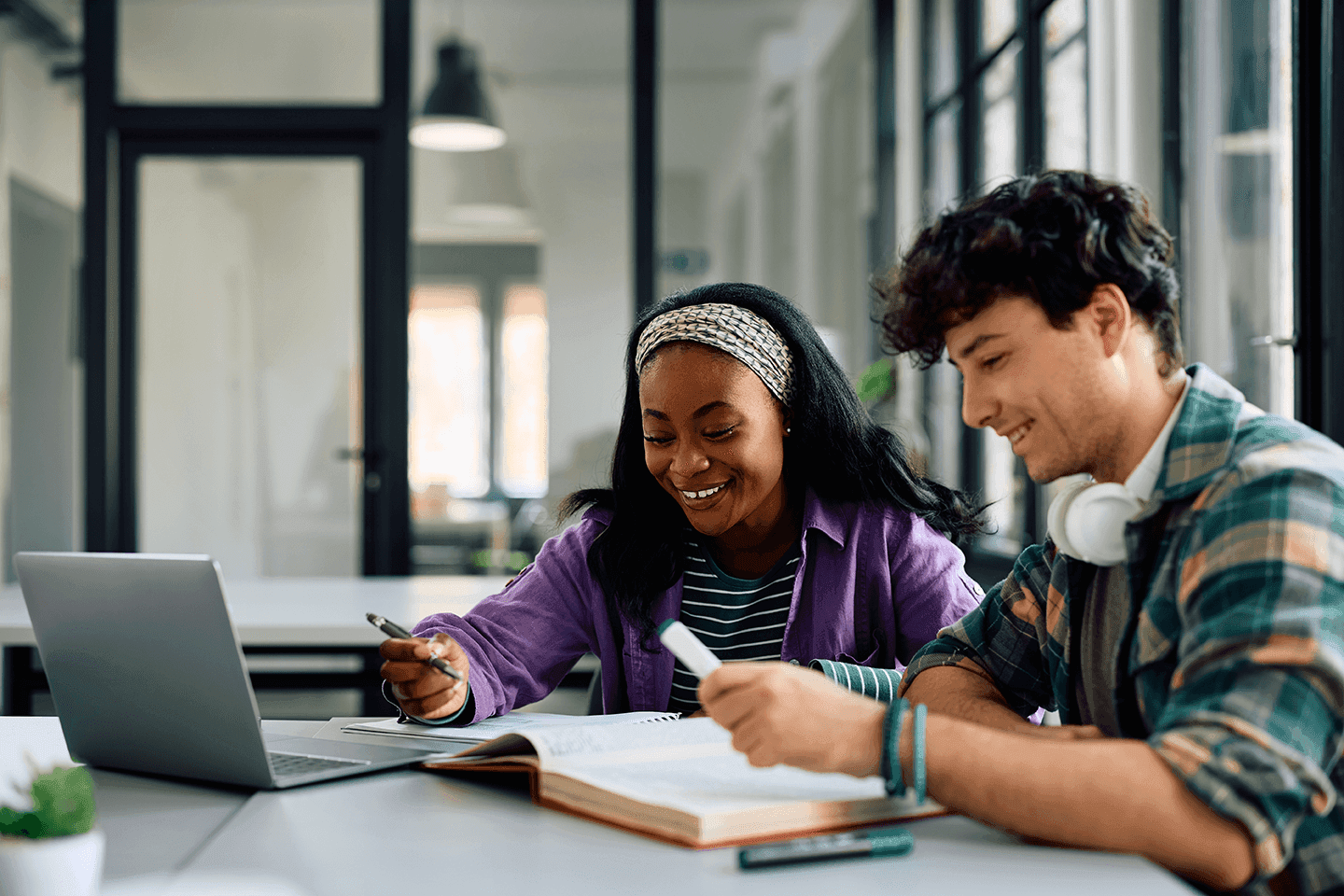 étudiants en train de travailler